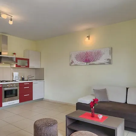 Linden Tree Nyaraló