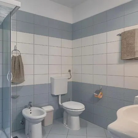 Nyaraló Linden Tree