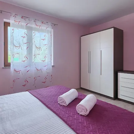 Nyaraló Linden Tree