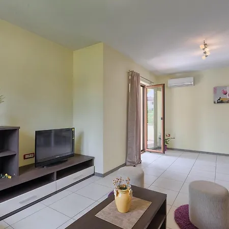 Nyaraló Linden Tree *