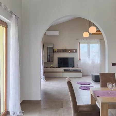 Vakantiehuis Linden Tree Pula