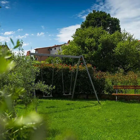 Linden Tree Nyaraló