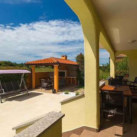 Linden Tree Nyaraló Póla