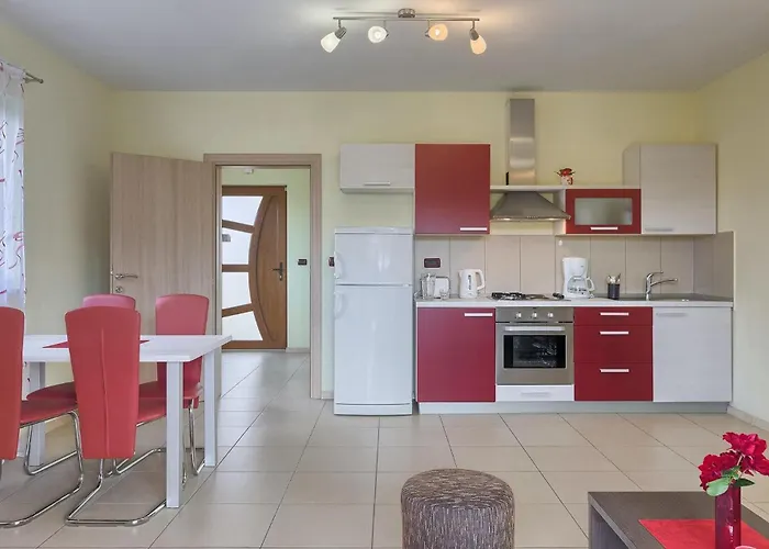 Linden Tree Пула