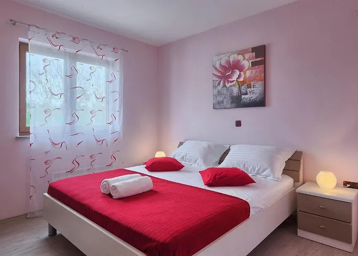 Linden Tree * Пула