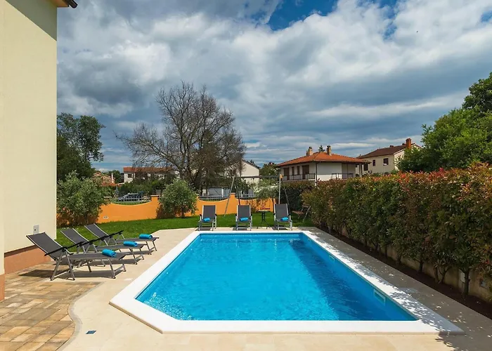 Linden Tree Пула