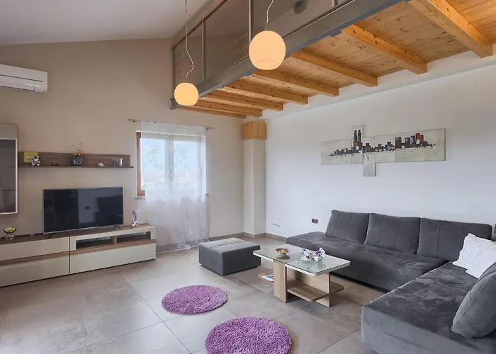 Linden Tree * Пула