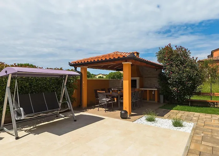 Linden Tree * Пула