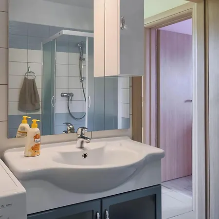 Semesterbostad Linden Tree *