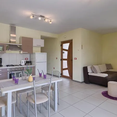 Semesterbostad Linden Tree