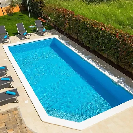 Semesterbostad Linden Tree Pula