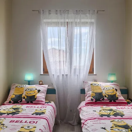 Semesterbostad Linden Tree *