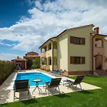 Tatil Evi Linden Tree