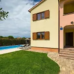 Tatil Evi Linden Tree Pula