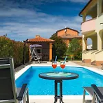 Linden Tree Tatil Evi *