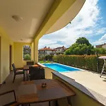 Linden Tree Tatil Evi